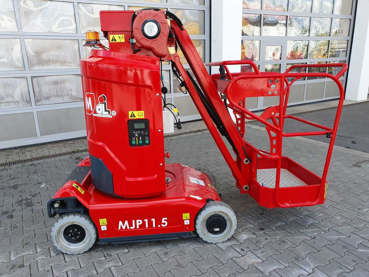 Magni MJP11.5 / Mastbühne / 11,2m! / nur 49h! - פלטפורמה אווירית מותקנת על משאית: תמונה 2 Magni MJP11.5 / Mastbühne / 11,2m! / nur 49h! - פלטפורמה אווירית מותקנת על משאית: תמונה 2