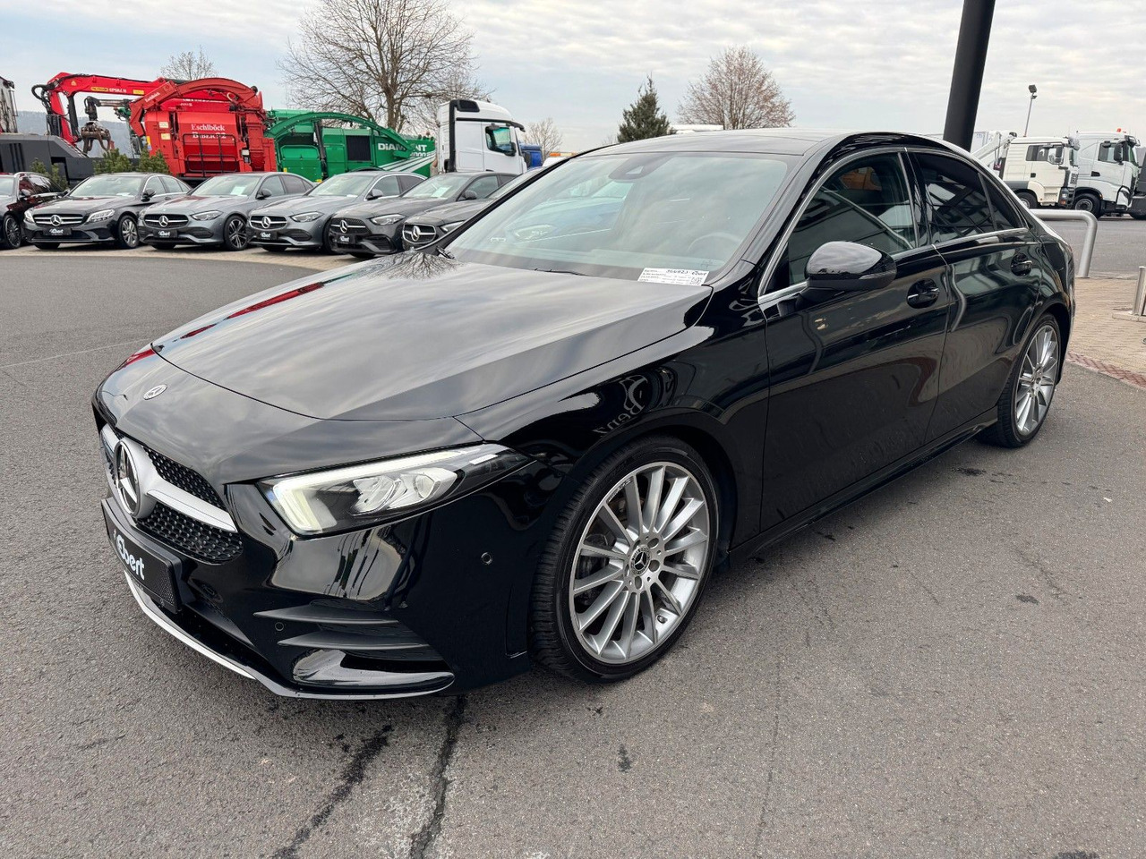 Mercedes-Benz A 200 AMG 19"+Ambiente+R-Kamera+Pano+LED+MBUX - סדאן: תמונה 2 Mercedes-Benz A 200 AMG 19"+Ambiente+R-Kamera+Pano+LED+MBUX - סדאן: תמונה 2