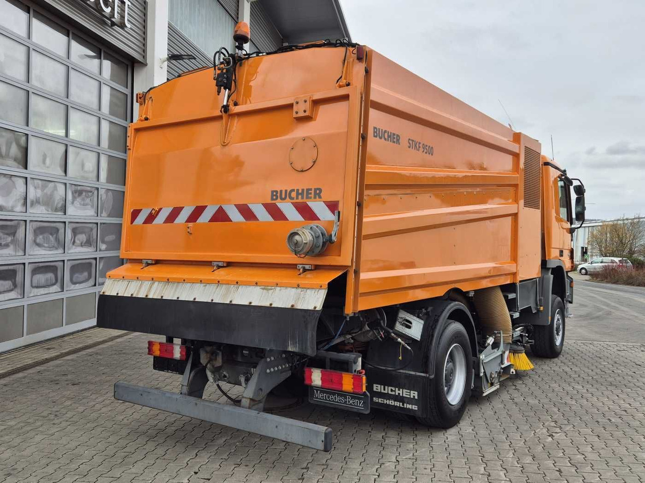 מטאטא כבישים Mercedes-Benz Actros 2032 A 4x4 Bucher STKF 9500 Airport 30x: תמונה 9