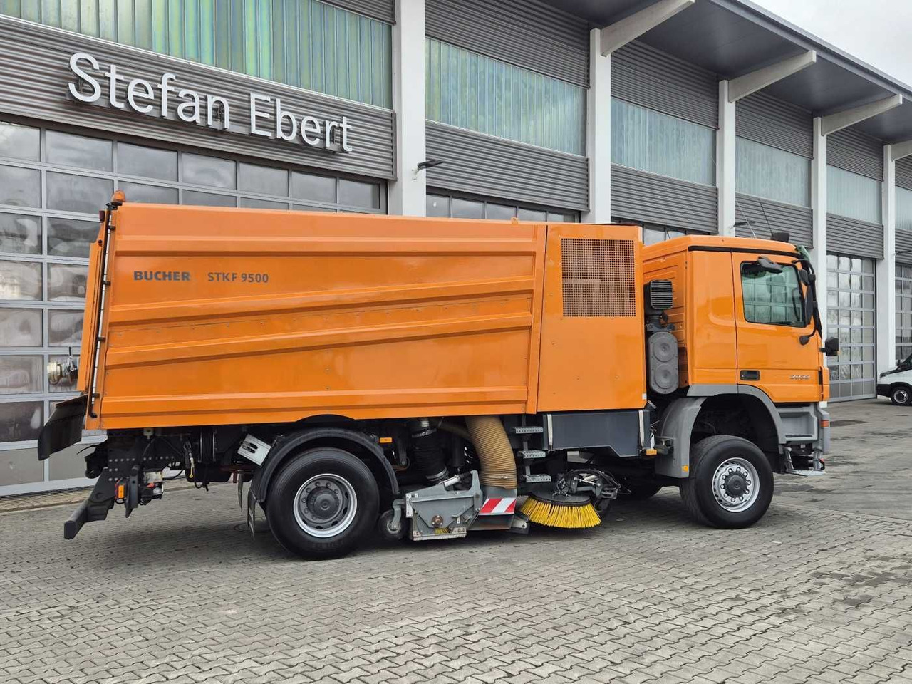 מטאטא כבישים Mercedes-Benz Actros 2032 A 4x4 Bucher STKF 9500 Airport 30x: תמונה 6