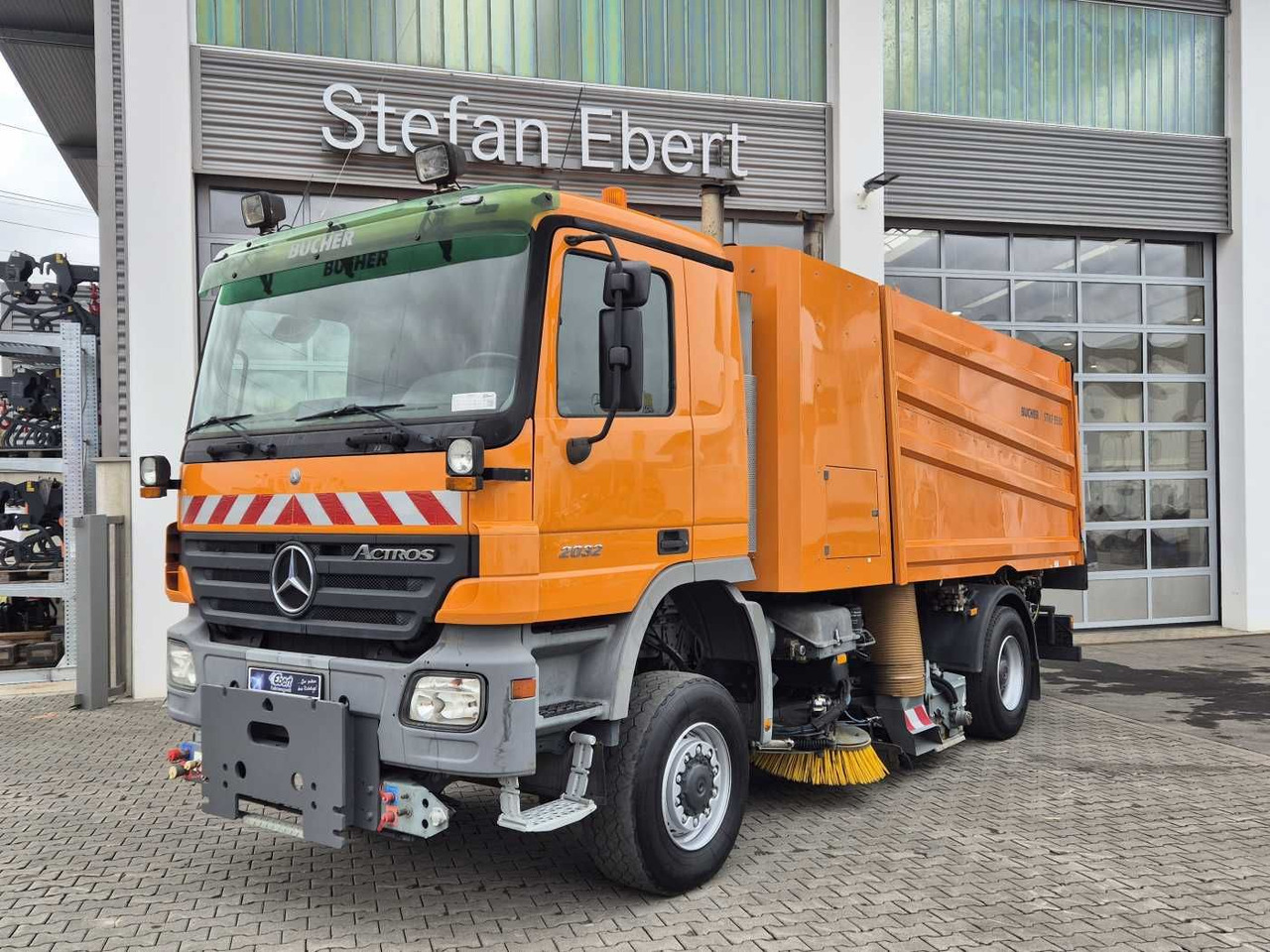 Mercedes-Benz Actros 2032 A 4x4 Bucher STKF 9500 Airport 30x - מטאטא כבישים: תמונה 1 Mercedes-Benz Actros 2032 A 4x4 Bucher STKF 9500 Airport 30x - מטאטא כבישים: תמונה 1