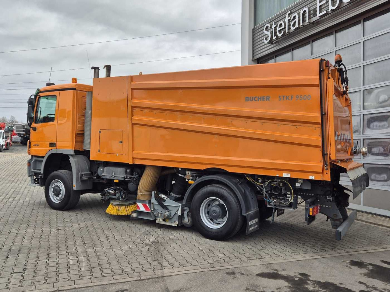 מטאטא כבישים Mercedes-Benz Actros 2032 A 4x4 Bucher STKF 9500 Airport 30x: תמונה 14