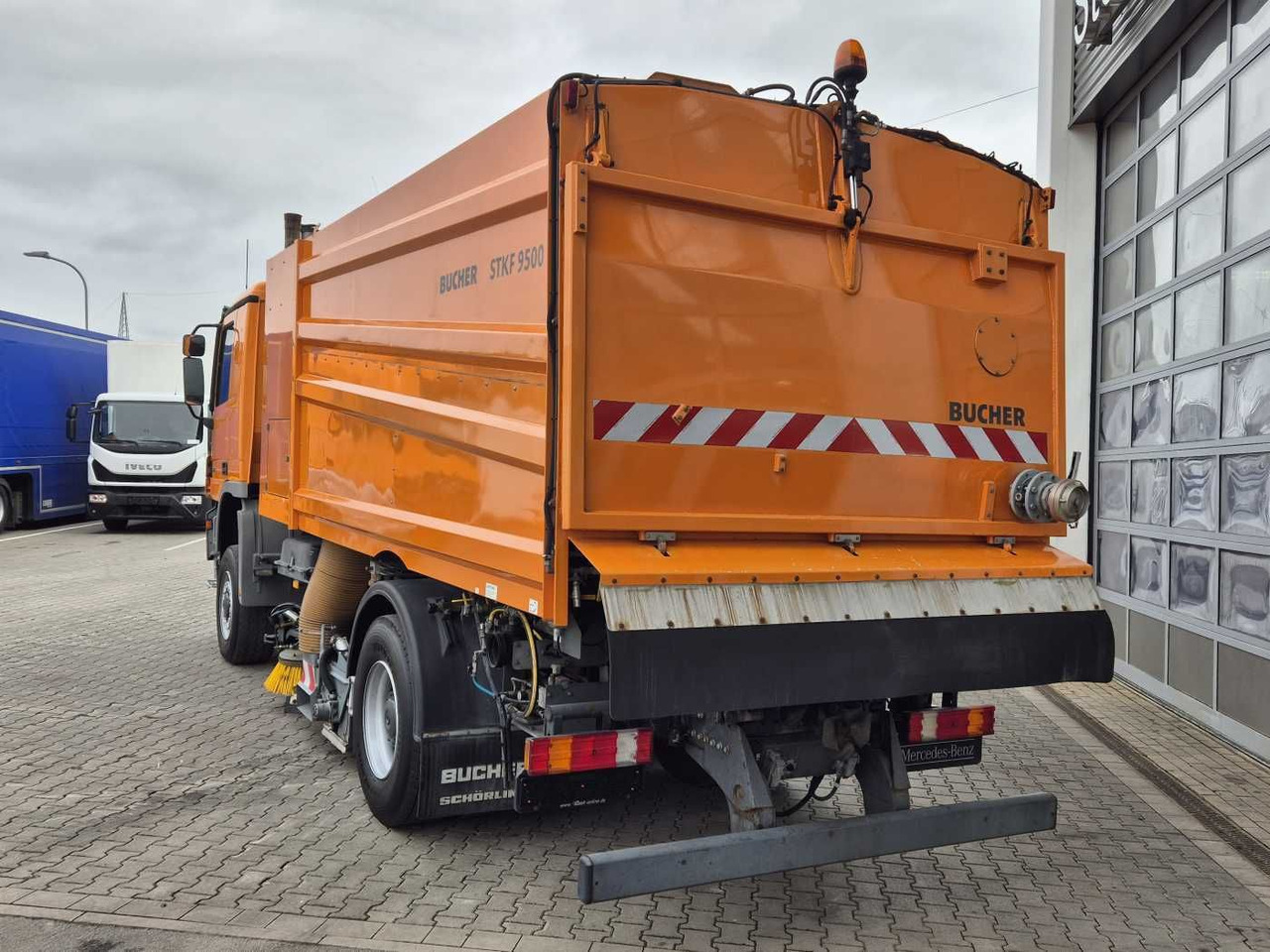 מטאטא כבישים Mercedes-Benz Actros 2032 A 4x4 Bucher STKF 9500 Airport 30x: תמונה 7