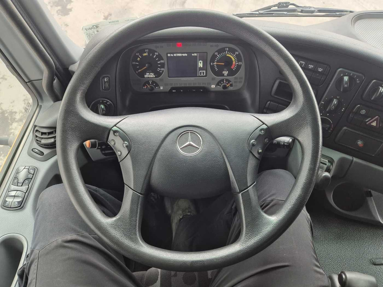 מטאטא כבישים Mercedes-Benz Actros 2032 A 4x4 Bucher STKF 9500 Airport 30x: תמונה 12