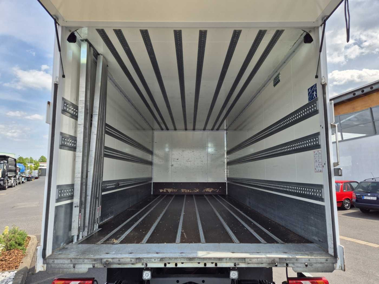 משאית תיבה Mercedes-Benz Atego 1524 L LBW 1.500kg Standheizung Klima: תמונה 11