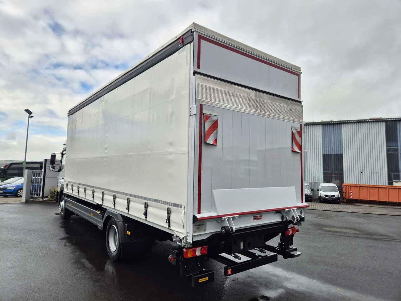 Mercedes-Benz Atego 1527 L L-Haus LBW Palfinger 1.500kg 2 Bett - משאית וילונות צד: תמונה 5 Mercedes-Benz Atego 1527 L L-Haus LBW Palfinger 1.500kg 2 Bett - משאית וילונות צד: תמונה 5