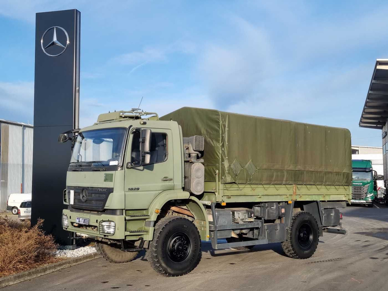 Mercedes-Benz Axor 1829 A 4x4 Pritsche/Plane 10 Stück - משאית צד נופל/ שטוחה: תמונה 3 Mercedes-Benz Axor 1829 A 4x4 Pritsche/Plane 10 Stück - משאית צד נופל/ שטוחה: תמונה 3