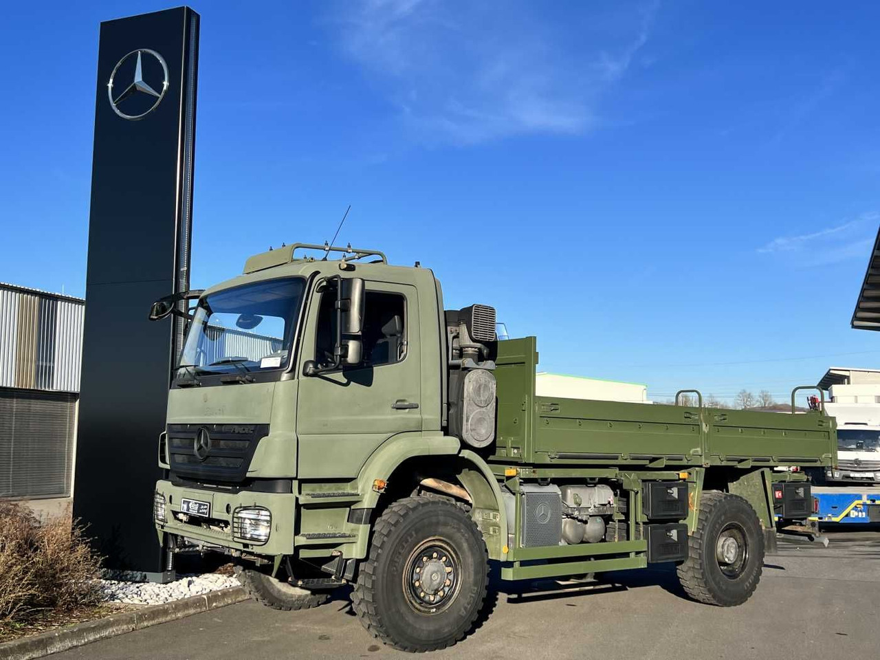 Mercedes-Benz Axor 1829 A 4x4 Pritsche - משאית צד נופל/ שטוחה: תמונה 1 Mercedes-Benz Axor 1829 A 4x4 Pritsche - משאית צד נופל/ שטוחה: תמונה 1