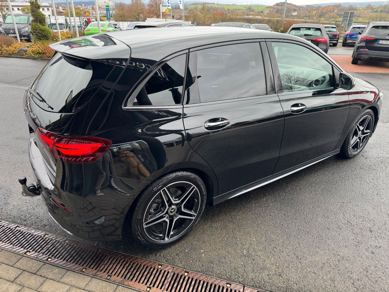 Mercedes-Benz B 200 AMG+AHK+Ambiente+RFK+MBUX+Night - סדאן: תמונה 3 Mercedes-Benz B 200 AMG+AHK+Ambiente+RFK+MBUX+Night - סדאן: תמונה 3