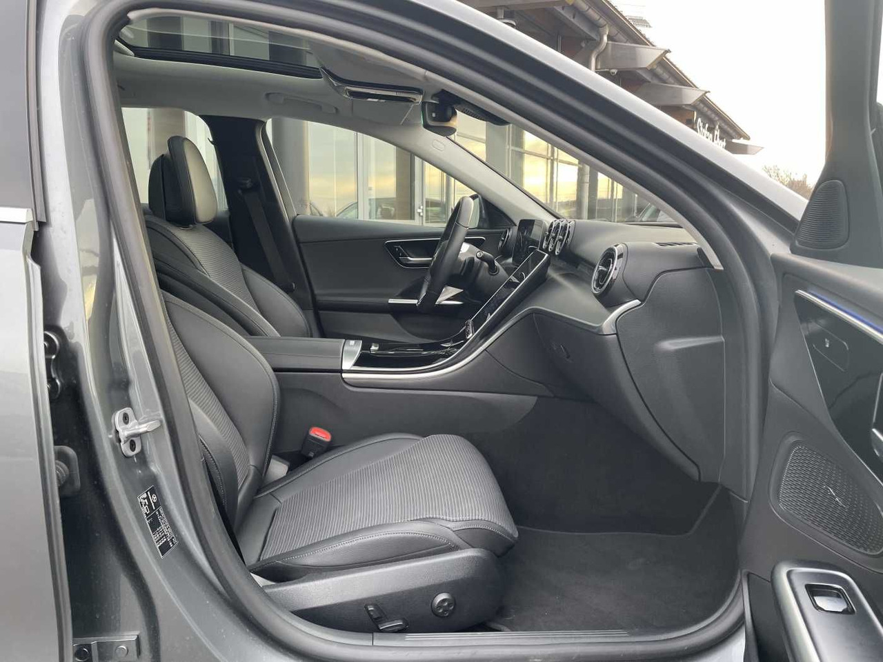 מכונית Mercedes-Benz C 180 T 9G AVANTGARDE+R-Kamera +PANO+SHZ+SPIEGEL: תמונה 8