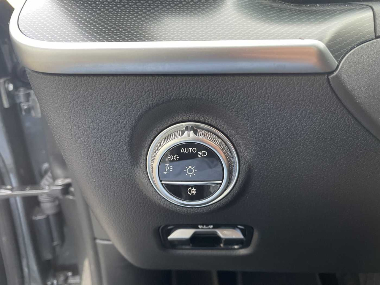 מכונית Mercedes-Benz C 180 T 9G AVANTGARDE+R-Kamera +PANO+SHZ+SPIEGEL: תמונה 12