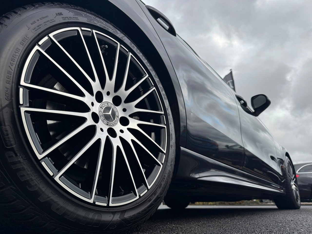 Mercedes-Benz C 300d AMG+AHK+RFK+Ambiente+Night+SportfahrW - סדאן: תמונה 5 Mercedes-Benz C 300d AMG+AHK+RFK+Ambiente+Night+SportfahrW - סדאן: תמונה 5