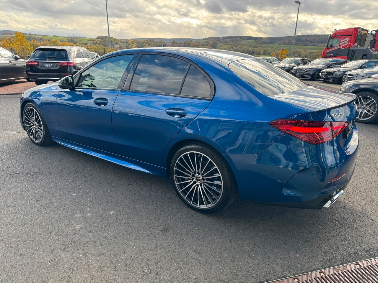 Mercedes-Benz C 300d AMG+Burmester+Distr+Digital+360+ - סדאן: תמונה 3 Mercedes-Benz C 300d AMG+Burmester+Distr+Digital+360+ - סדאן: תמונה 3