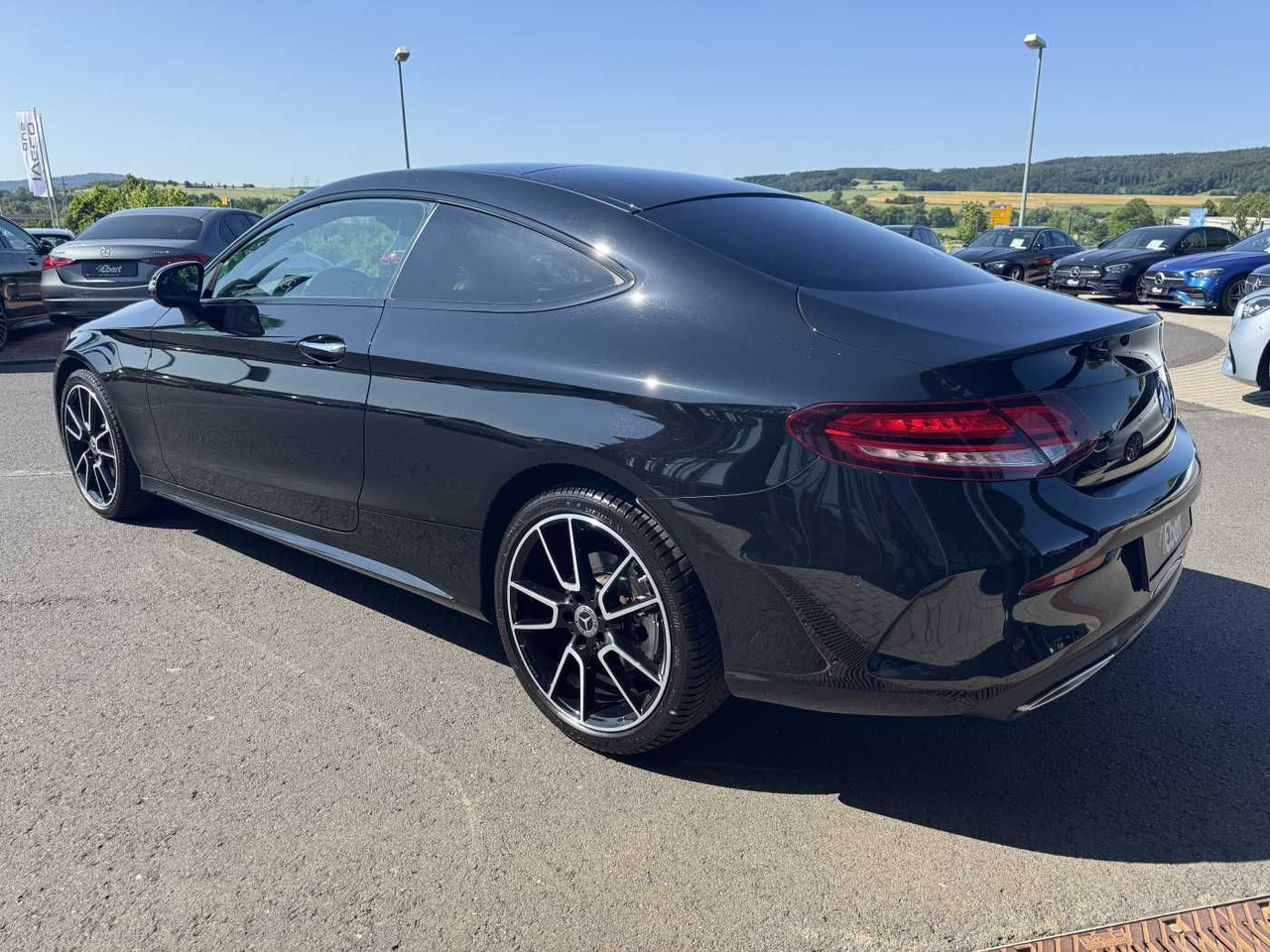 Mercedes-Benz C 400 4M AMG Coupe Pano+Burm+Distr+Memory+360 - מכונית: תמונה 3 Mercedes-Benz C 400 4M AMG Coupe Pano+Burm+Distr+Memory+360 - מכונית: תמונה 3