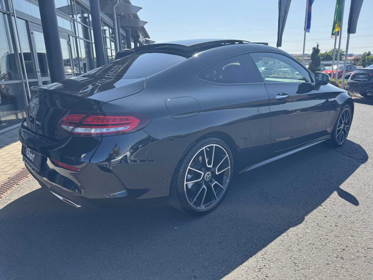 Mercedes-Benz C 400 4M AMG Coupe Pano+Burm+Distr+Memory+360 - מכונית: תמונה 4 Mercedes-Benz C 400 4M AMG Coupe Pano+Burm+Distr+Memory+360 - מכונית: תמונה 4
