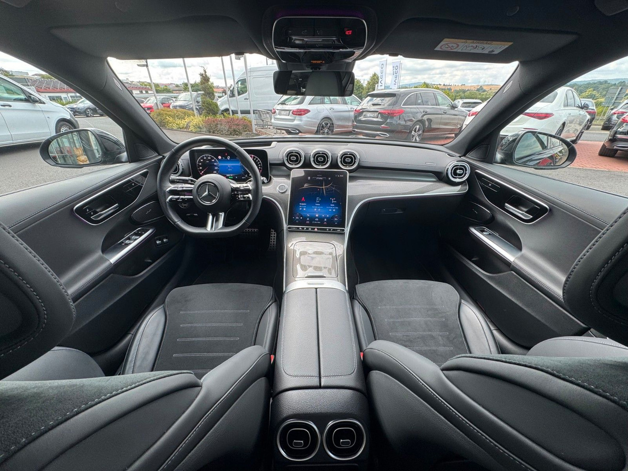 סדאן Mercedes-Benz C 400e 4M AMG+HUD+RFK+TotW+Ambiente+Night: תמונה 17