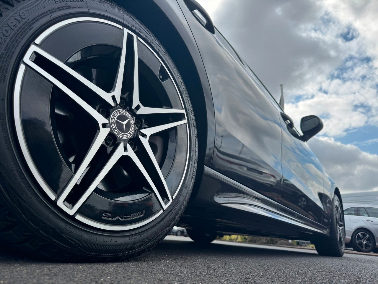 סדאן Mercedes-Benz C 400e 4M AMG+HUD+RFK+TotW+Ambiente+Night: תמונה 6