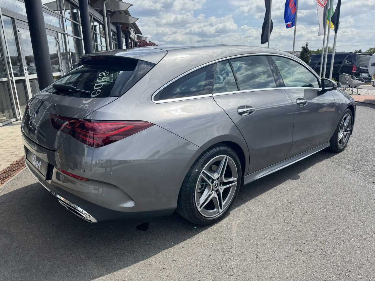 Mercedes-Benz CLA 200 AMG+Pano+MultiBeam+DistrPro+HUD+360 - מכונית: תמונה 4 Mercedes-Benz CLA 200 AMG+Pano+MultiBeam+DistrPro+HUD+360 - מכונית: תמונה 4