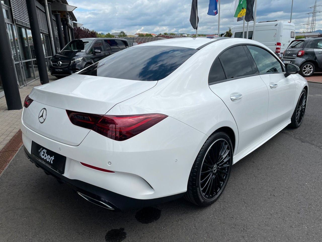 Mercedes-Benz CLA 200 AMG Pano+R-Kamera+19" - רכב קופה: תמונה 4 Mercedes-Benz CLA 200 AMG Pano+R-Kamera+19" - רכב קופה: תמונה 4