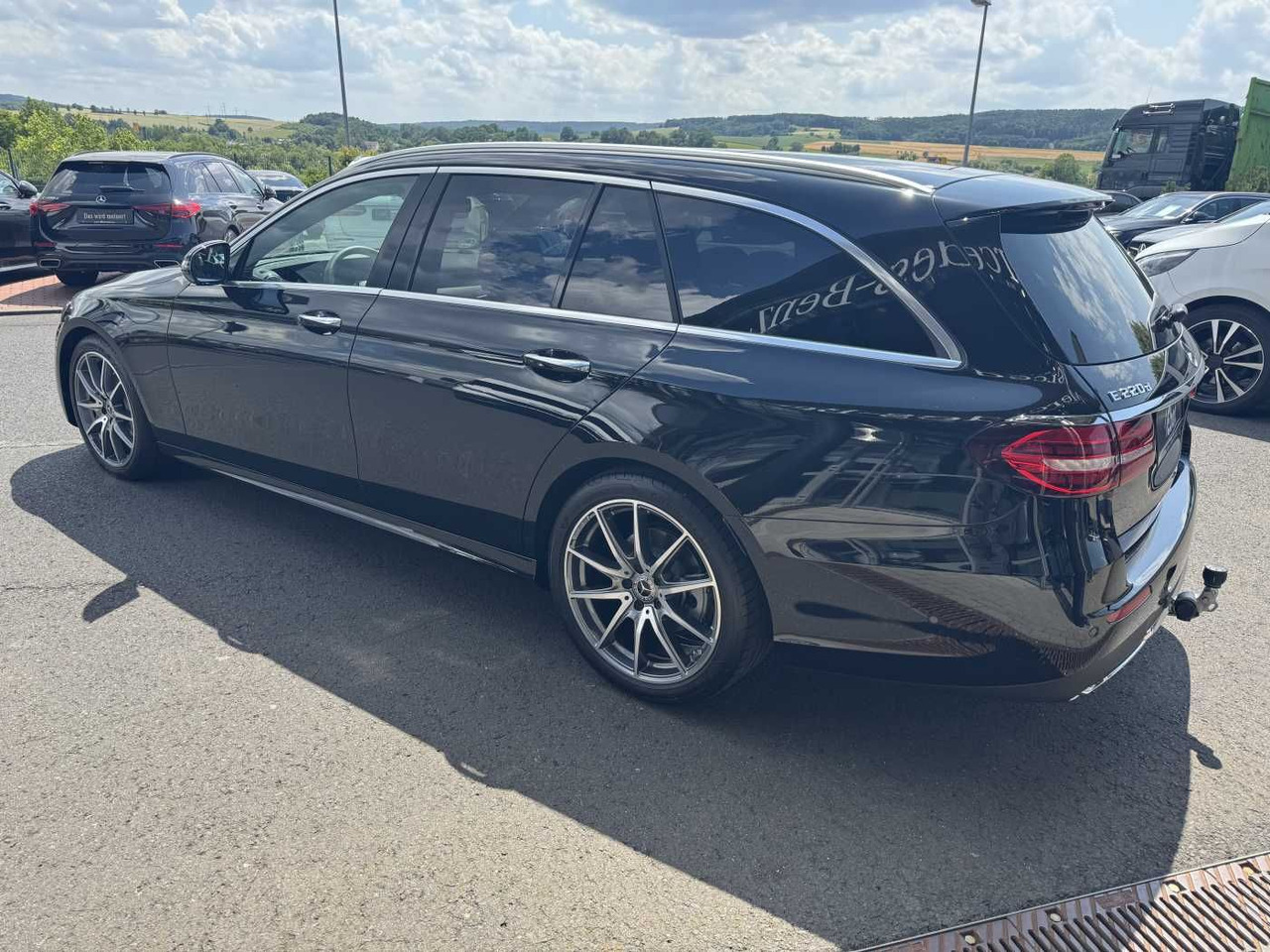 Mercedes-Benz E 220d AMG+Pano+Burm+Distr+Memory+AHK+360 - מכונית: תמונה 3 Mercedes-Benz E 220d AMG+Pano+Burm+Distr+Memory+AHK+360 - מכונית: תמונה 3