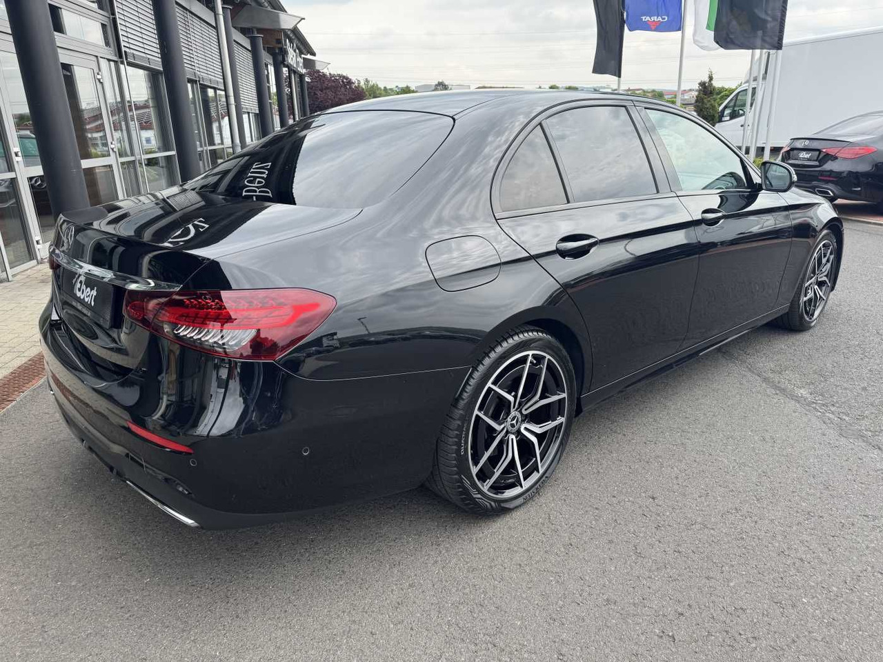 Mercedes-Benz E 220d AMG+Pano+Distr+Multibeam+RFK+Night - סדאן: תמונה 3 Mercedes-Benz E 220d AMG+Pano+Distr+Multibeam+RFK+Night - סדאן: תמונה 3