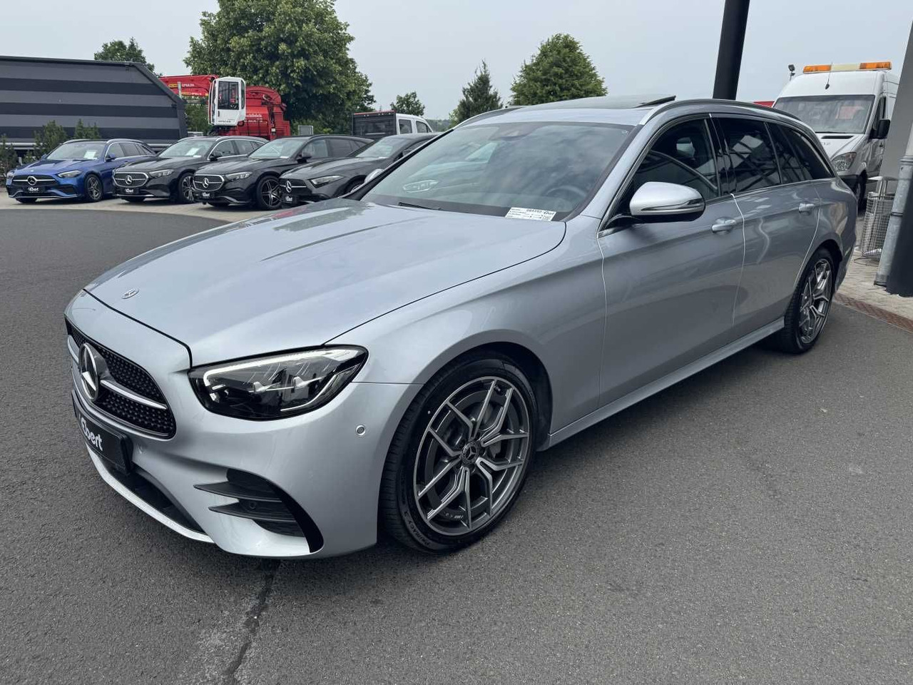 Mercedes-Benz E 220d T AMG+AHK+ESD+RKamera+TotW+ Ambiente - מכונית: תמונה 2 Mercedes-Benz E 220d T AMG+AHK+ESD+RKamera+TotW+ Ambiente - מכונית: תמונה 2