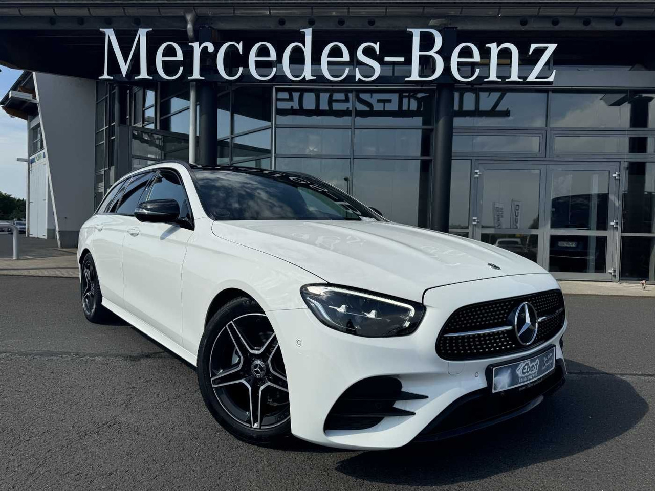 Mercedes-Benz E 220d T AMG+Pano+AHK+Night+TotW+ RKamera+Ambien - מכונית: תמונה 1 Mercedes-Benz E 220d T AMG+Pano+AHK+Night+TotW+ RKamera+Ambien - מכונית: תמונה 1