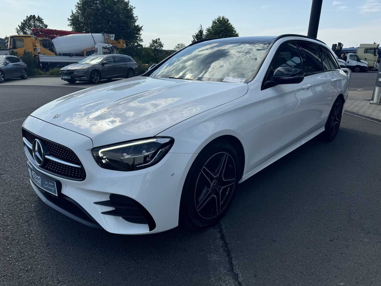 Mercedes-Benz E 220d T AMG+Pano+AHK+Night+TotW+ RKamera+Ambien - מכונית: תמונה 2 Mercedes-Benz E 220d T AMG+Pano+AHK+Night+TotW+ RKamera+Ambien - מכונית: תמונה 2