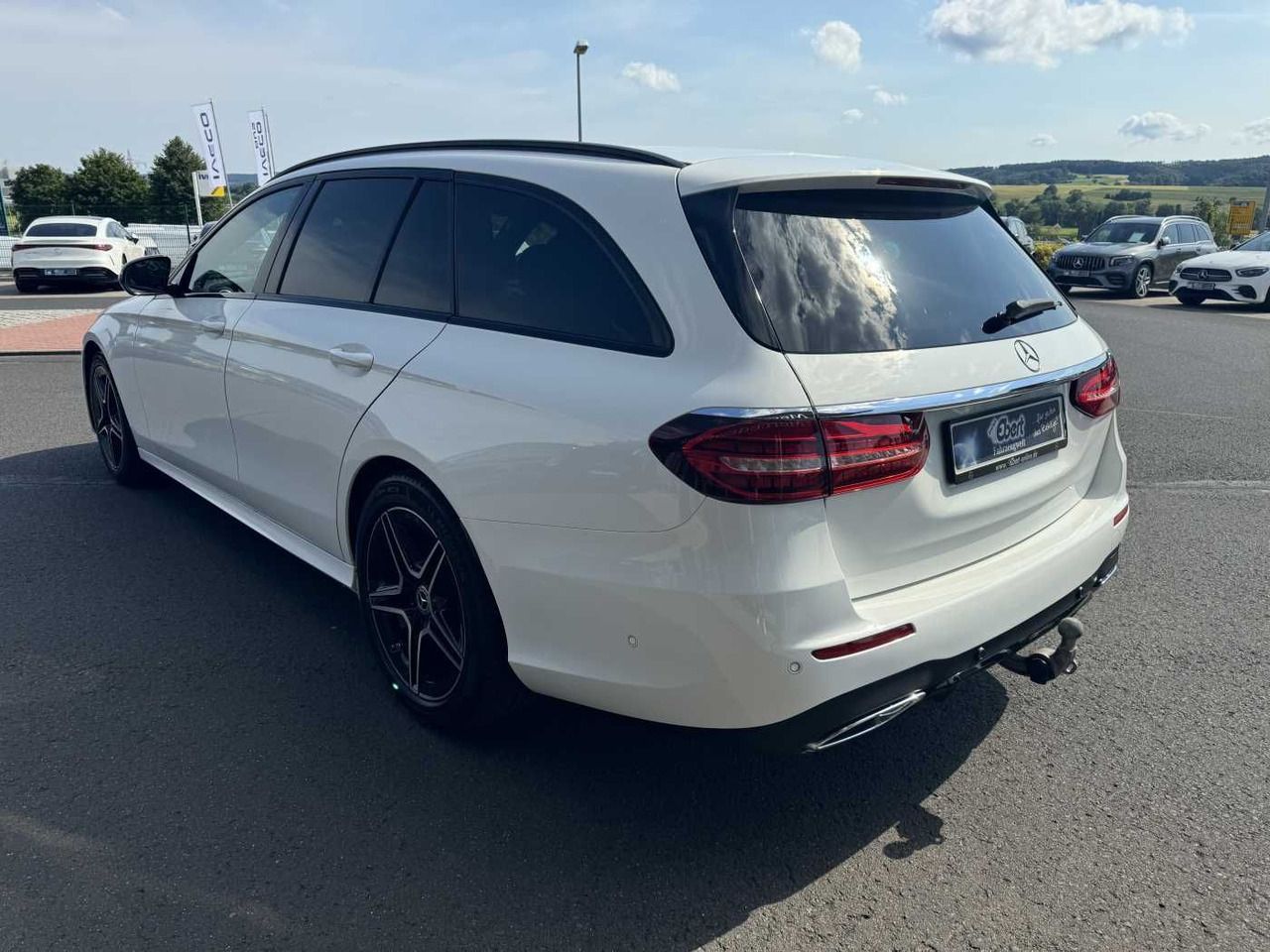 Mercedes-Benz E 220d T AMG+Pano+AHK+Night+TotW+ RKamera+Ambien - מכונית: תמונה 3 Mercedes-Benz E 220d T AMG+Pano+AHK+Night+TotW+ RKamera+Ambien - מכונית: תמונה 3