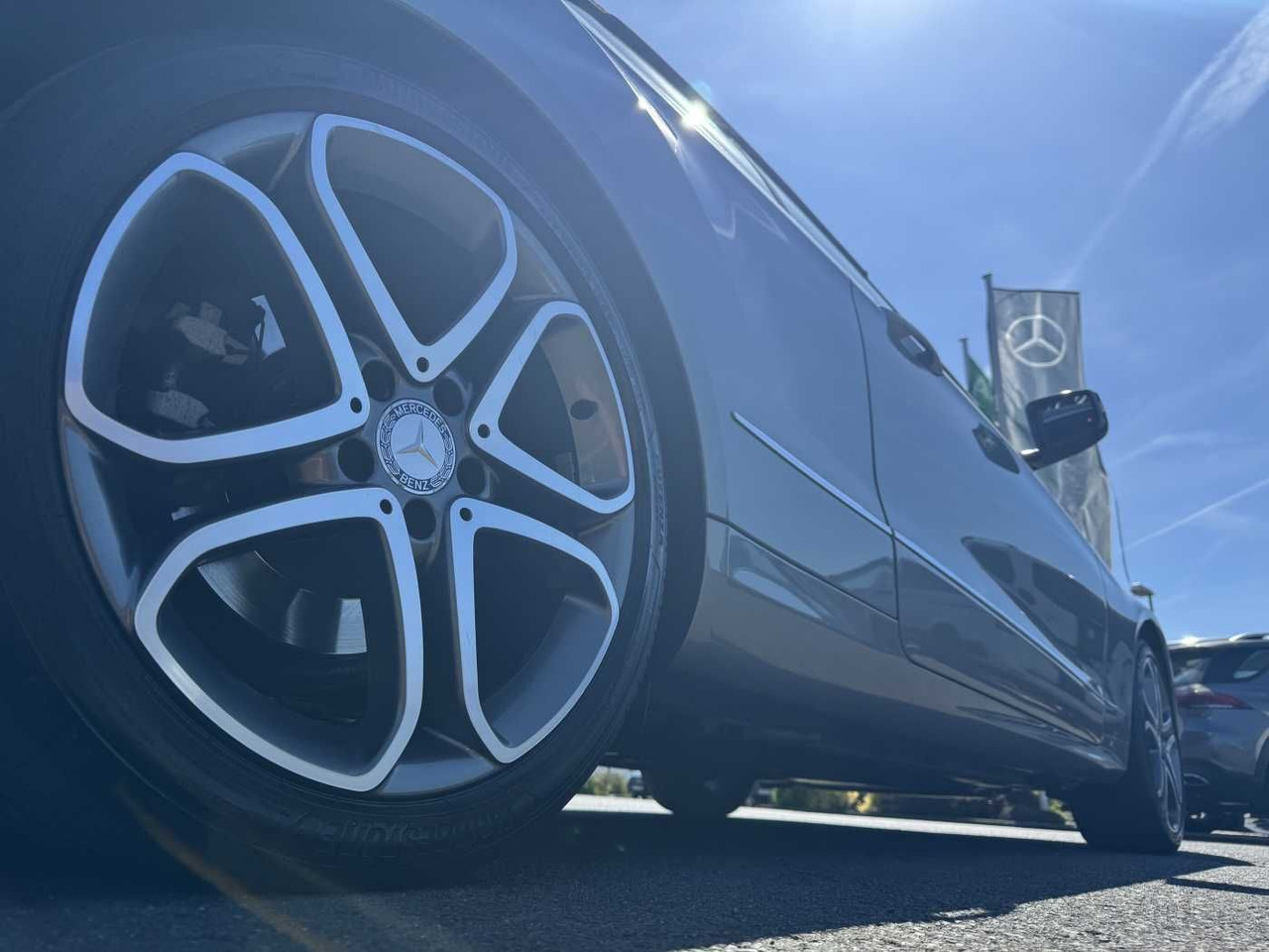 Mercedes-Benz E 300 Cabrio Sportpaket+Distr+Airscarf+SitzKlima - מכונית: תמונה 5 Mercedes-Benz E 300 Cabrio Sportpaket+Distr+Airscarf+SitzKlima - מכונית: תמונה 5
