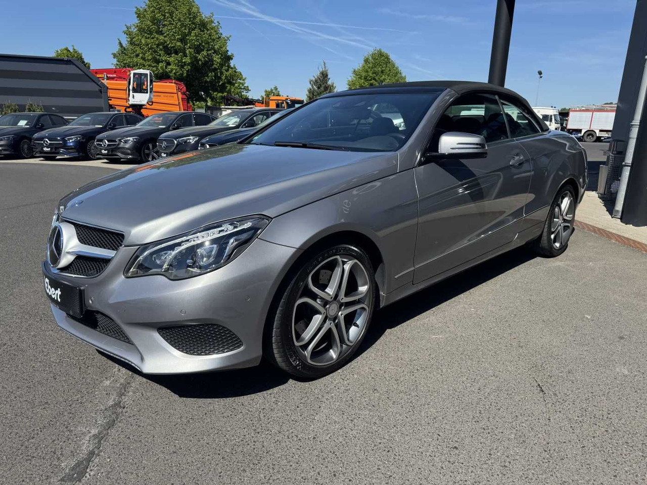 Mercedes-Benz E 300 Cabrio Sportpaket+Distr+Airscarf+SitzKlima - מכונית: תמונה 2 Mercedes-Benz E 300 Cabrio Sportpaket+Distr+Airscarf+SitzKlima - מכונית: תמונה 2