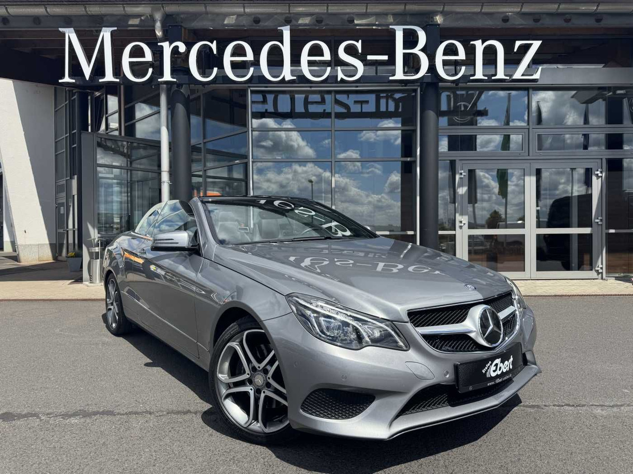 Mercedes-Benz E 300 Cabrio Sportpaket+Distr+Airscarf+SitzKlima - מכונית: תמונה 1 Mercedes-Benz E 300 Cabrio Sportpaket+Distr+Airscarf+SitzKlima - מכונית: תמונה 1