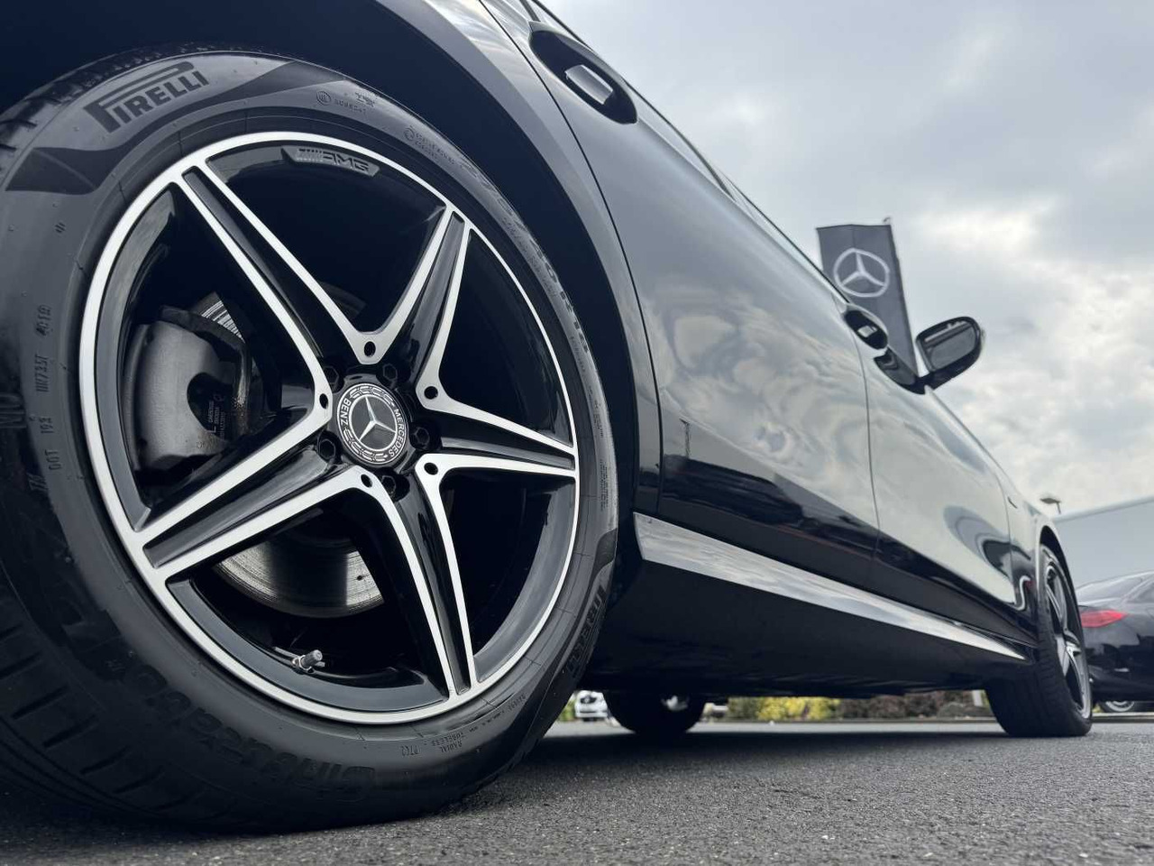 Mercedes-Benz E 300de 9G AMG+Pano+Memory+Ambiente+ RFK+Night - סדאן: תמונה 5 Mercedes-Benz E 300de 9G AMG+Pano+Memory+Ambiente+ RFK+Night - סדאן: תמונה 5