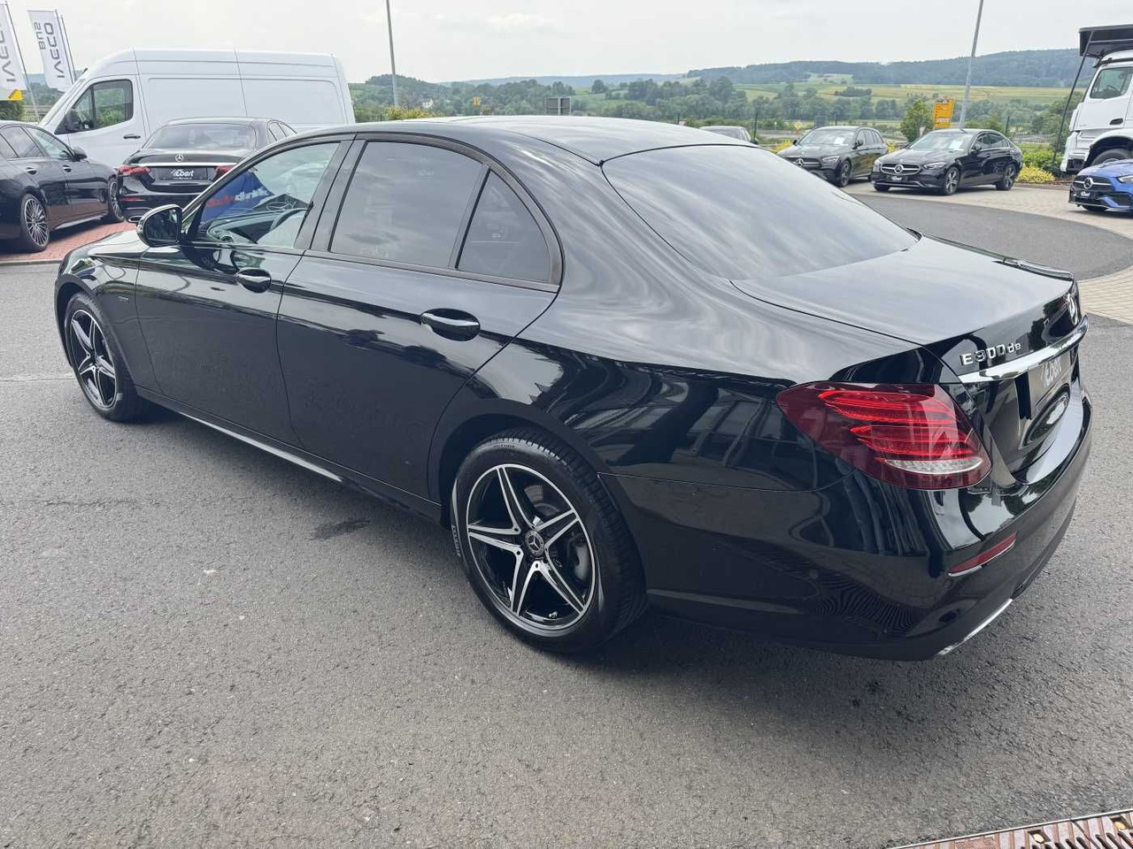 Mercedes-Benz E 300de 9G AMG+Pano+Memory+Ambiente+ RFK+Night - סדאן: תמונה 3 Mercedes-Benz E 300de 9G AMG+Pano+Memory+Ambiente+ RFK+Night - סדאן: תמונה 3