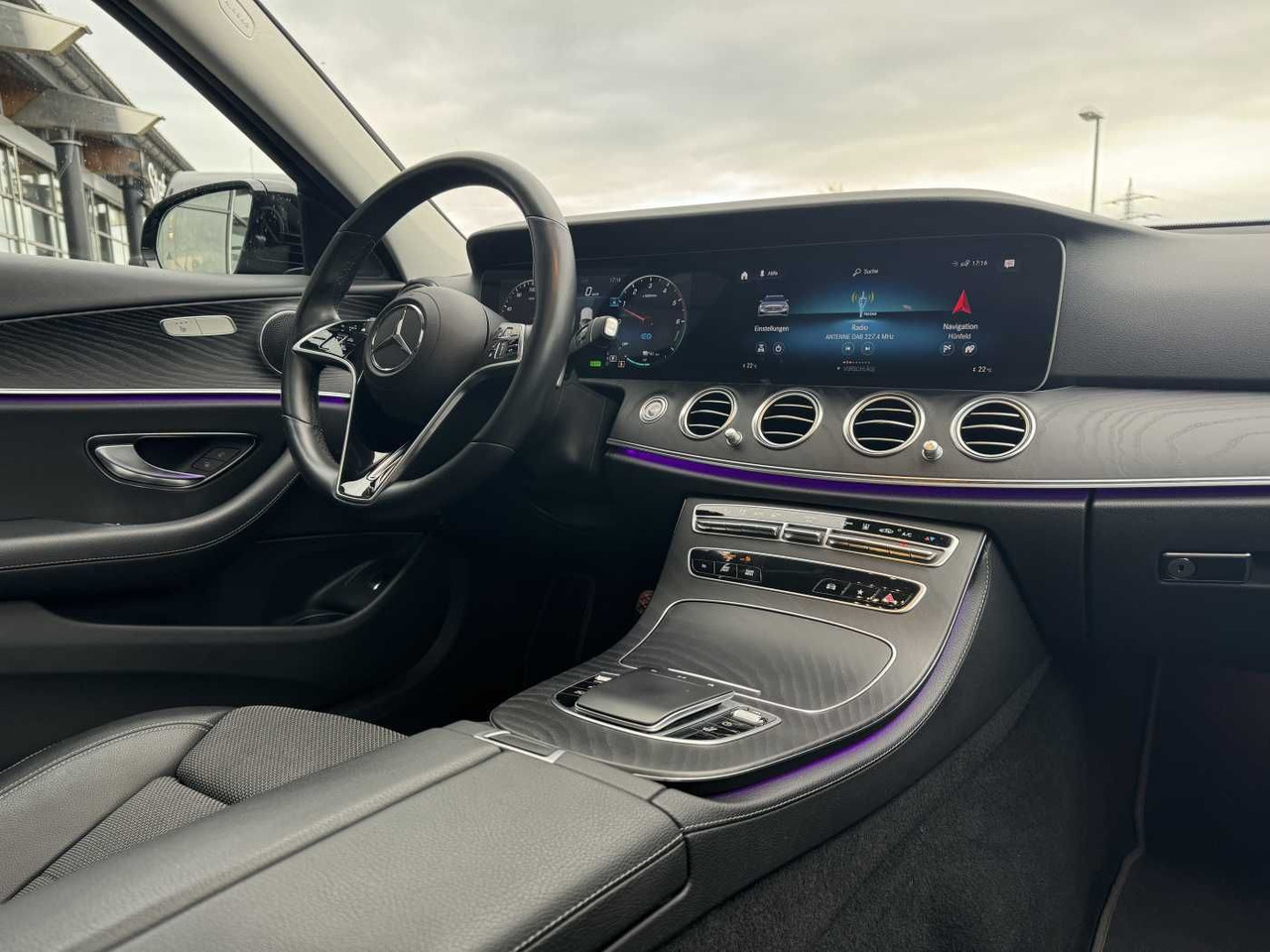 מכונית Mercedes-Benz E 300de T AMG+Pano+DistrPlus+Night +AHK+360+Ambi: תמונה 13