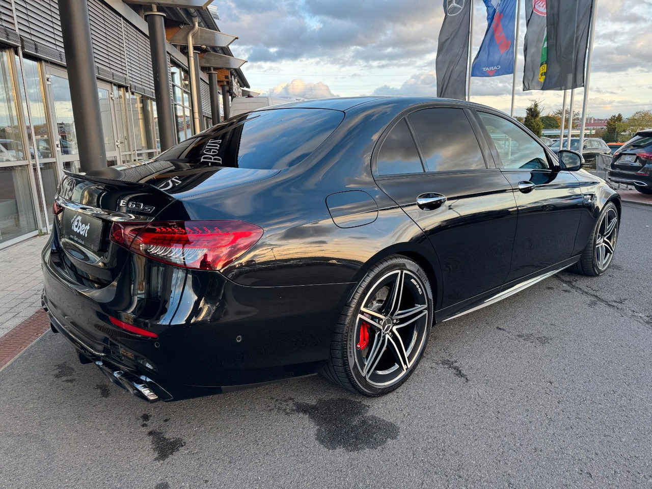 Mercedes-Benz E 63 AMG S Pano+Burm+AirM+HUD+360+uvm. - סדאן: תמונה 4 Mercedes-Benz E 63 AMG S Pano+Burm+AirM+HUD+360+uvm. - סדאן: תמונה 4