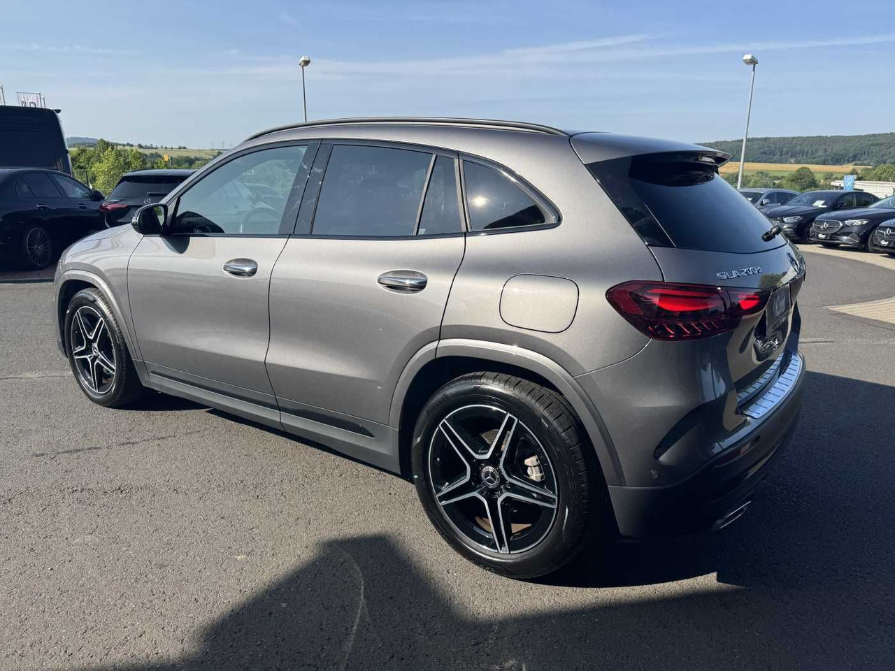 Mercedes-Benz GLA 200d 4M AMG+Pano+Distr+Ambiente+ - SUV: תמונה 3 Mercedes-Benz GLA 200d 4M AMG+Pano+Distr+Ambiente+ - SUV: תמונה 3