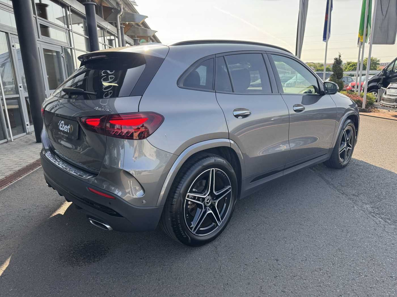 Mercedes-Benz GLA 200d 4M AMG+Pano+Distr+Ambiente+ - SUV: תמונה 4 Mercedes-Benz GLA 200d 4M AMG+Pano+Distr+Ambiente+ - SUV: תמונה 4