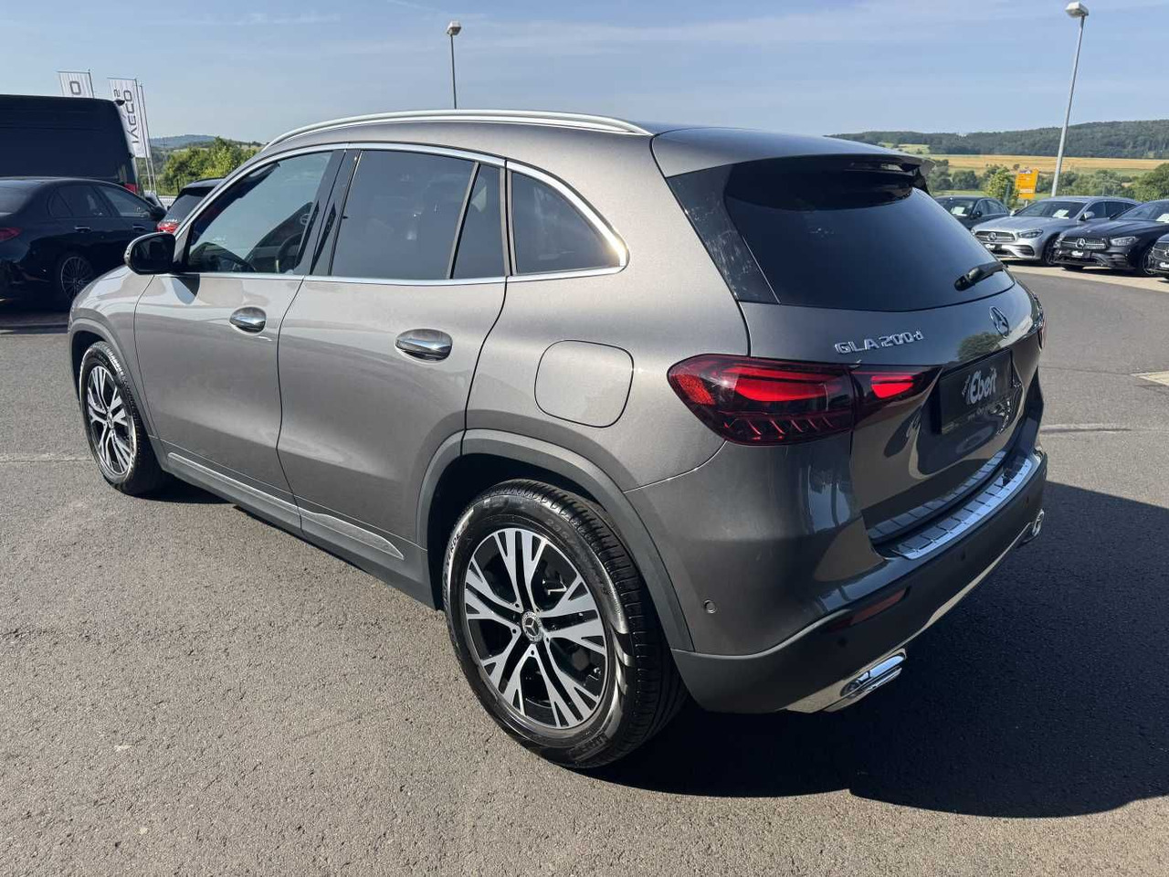 Mercedes-Benz GLA 200d 4M Progressive+Distr+Ambiente+Offroad - SUV: תמונה 3 Mercedes-Benz GLA 200d 4M Progressive+Distr+Ambiente+Offroad - SUV: תמונה 3