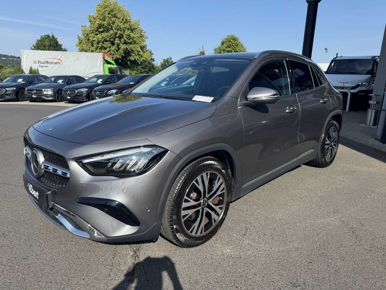 Mercedes-Benz GLA 200d 4M Progressive+Distr+Ambiente+Offroad - SUV: תמונה 2 Mercedes-Benz GLA 200d 4M Progressive+Distr+Ambiente+Offroad - SUV: תמונה 2
