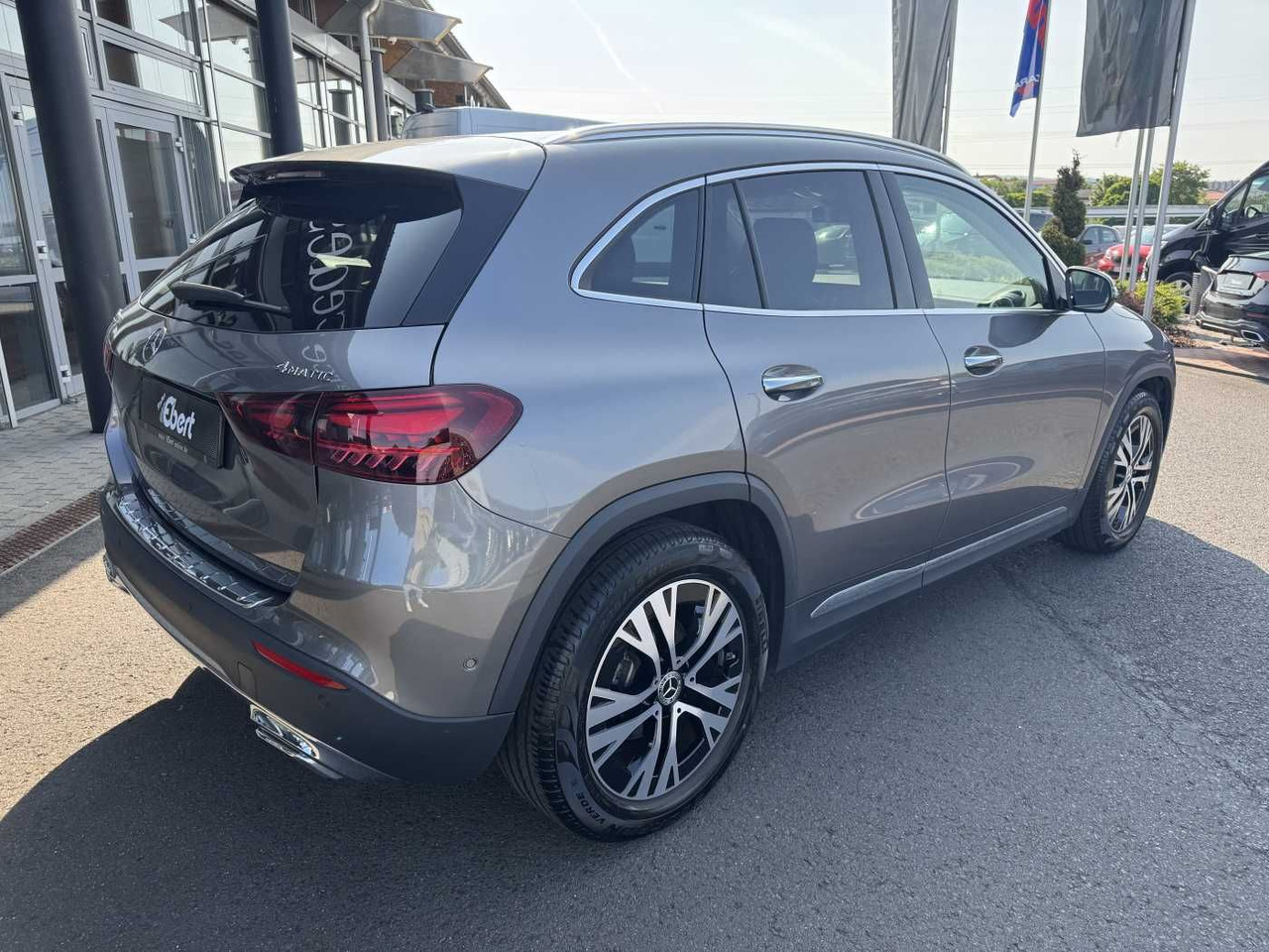 Mercedes-Benz GLA 200d 4M Progressive+Distr+Ambiente+Offroad - SUV: תמונה 4 Mercedes-Benz GLA 200d 4M Progressive+Distr+Ambiente+Offroad - SUV: תמונה 4