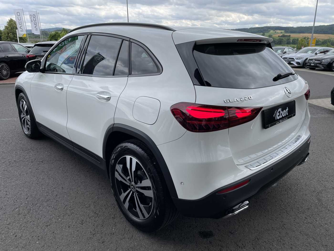Mercedes-Benz GLA 220 4M 8G Progressive R-Kamera +Distr+Ambien - SUV: תמונה 3 Mercedes-Benz GLA 220 4M 8G Progressive R-Kamera +Distr+Ambien - SUV: תמונה 3