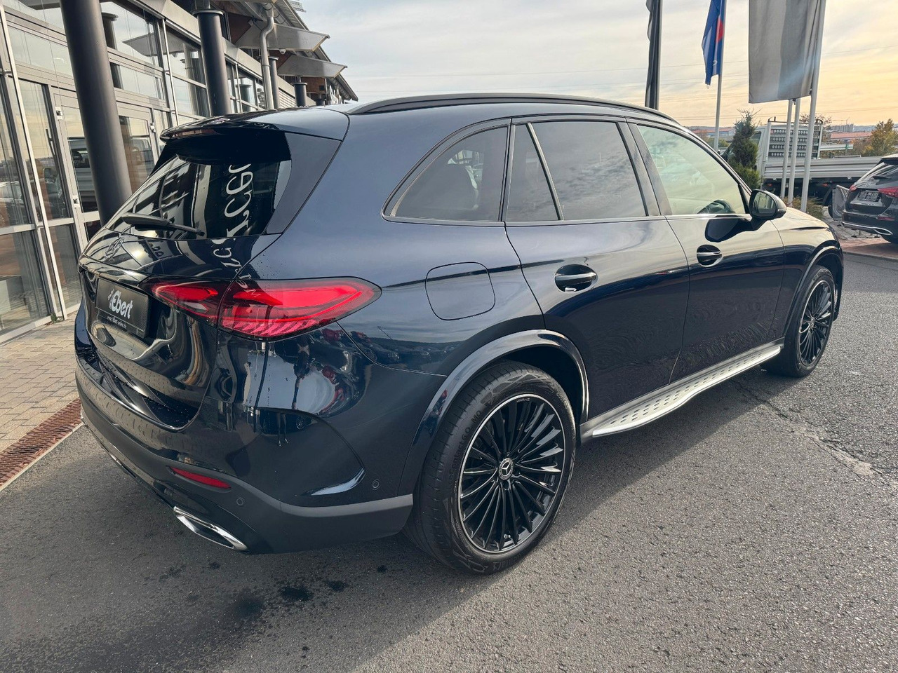 Mercedes-Benz GLC 300 4M+AMG+Pano+Burm+360+Memory - SUV: תמונה 4 Mercedes-Benz GLC 300 4M+AMG+Pano+Burm+360+Memory - SUV: תמונה 4
