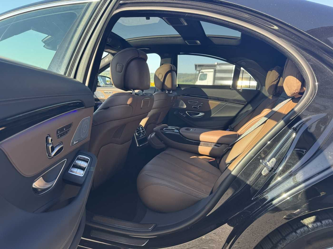 Mercedes-Benz S 400d 4M AMG+Pano+Burm+Distr+Massage+ HUD - סדאן: תמונה 2 Mercedes-Benz S 400d 4M AMG+Pano+Burm+Distr+Massage+ HUD - סדאן: תמונה 2