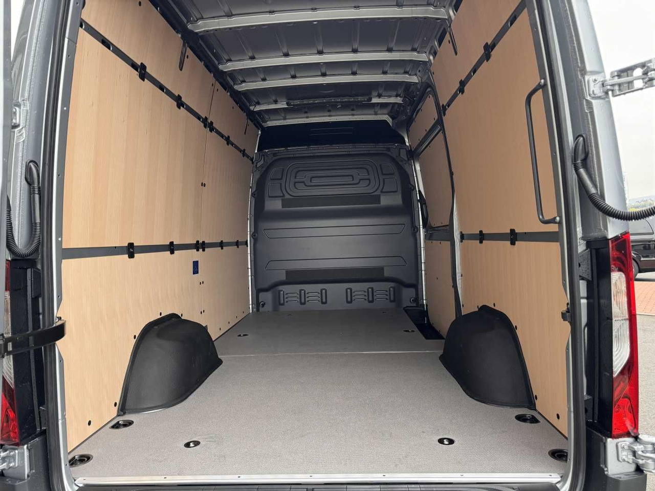 כלי רכב מסחרי עם לוח Mercedes-Benz Sprinter 319 CDI 4x4 3665 Klima Standheiz AHK: תמונה 6