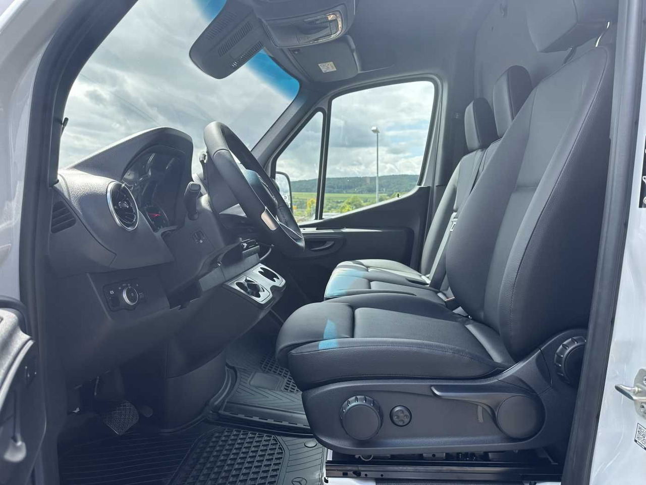 כלי רכב מסחרי עם לוח Mercedes-Benz Sprinter 319 CDI 4x4 4325 Kamera LED SHZ MBUX: תמונה 9