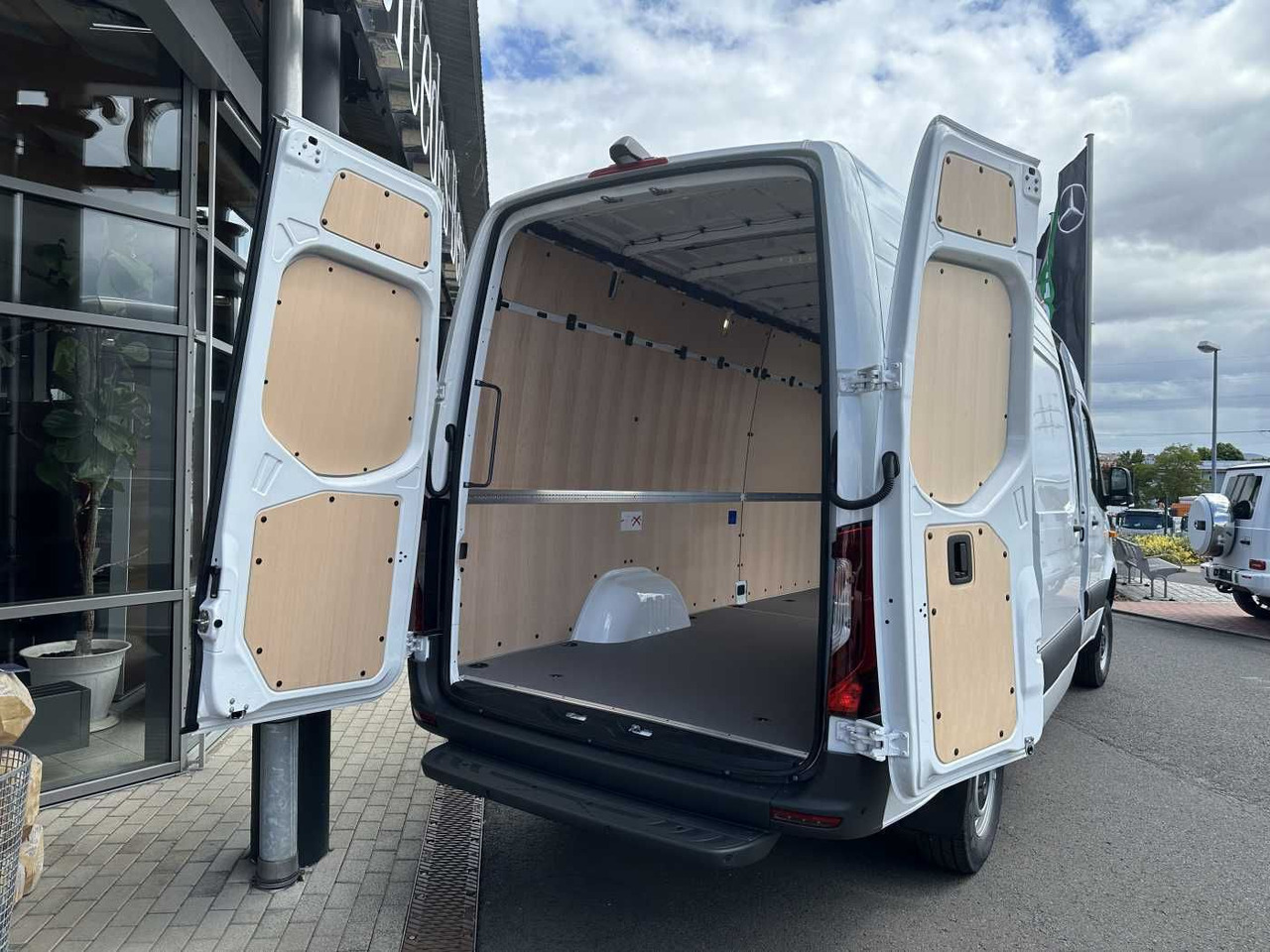 כלי רכב מסחרי עם לוח Mercedes-Benz Sprinter 319 CDI 4x4 4325 Kamera LED SHZ MBUX: תמונה 6