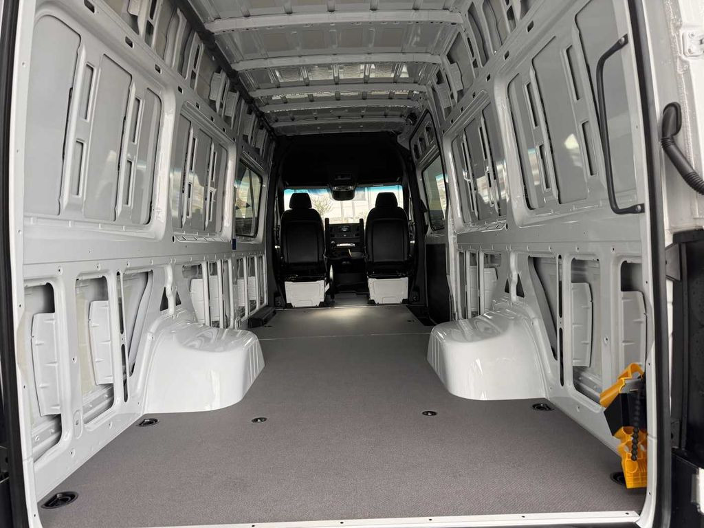 כלי רכב מסחרי עם לוח Mercedes-Benz Sprinter 517 CDI 4325 Kamera MBUX Klima: תמונה 6