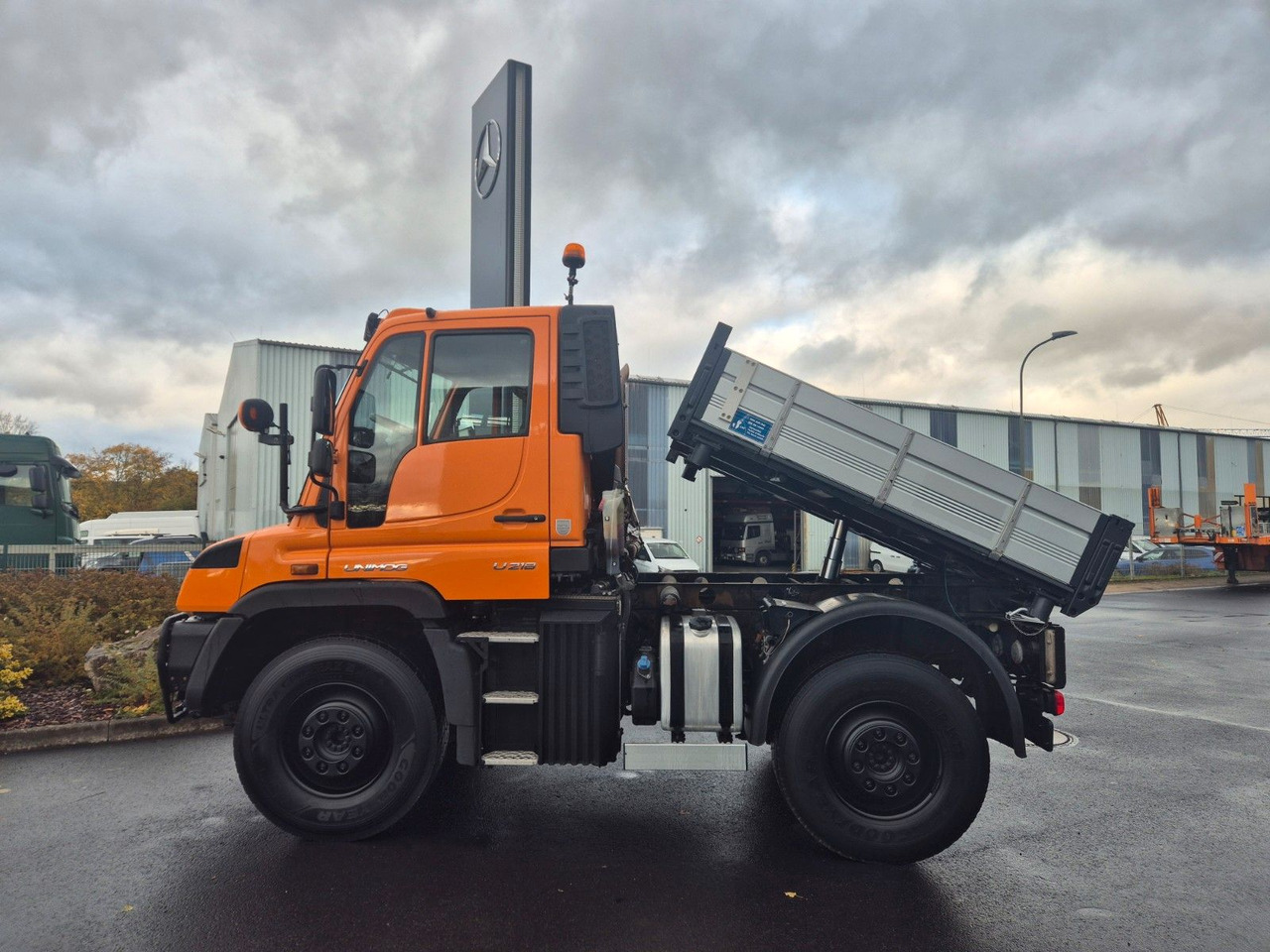 Mercedes-Benz U 218 4x4 Winterdienst, Hydrostat, Zapfwelle - מזהיר: תמונה 2 Mercedes-Benz U 218 4x4 Winterdienst, Hydrostat, Zapfwelle - מזהיר: תמונה 2