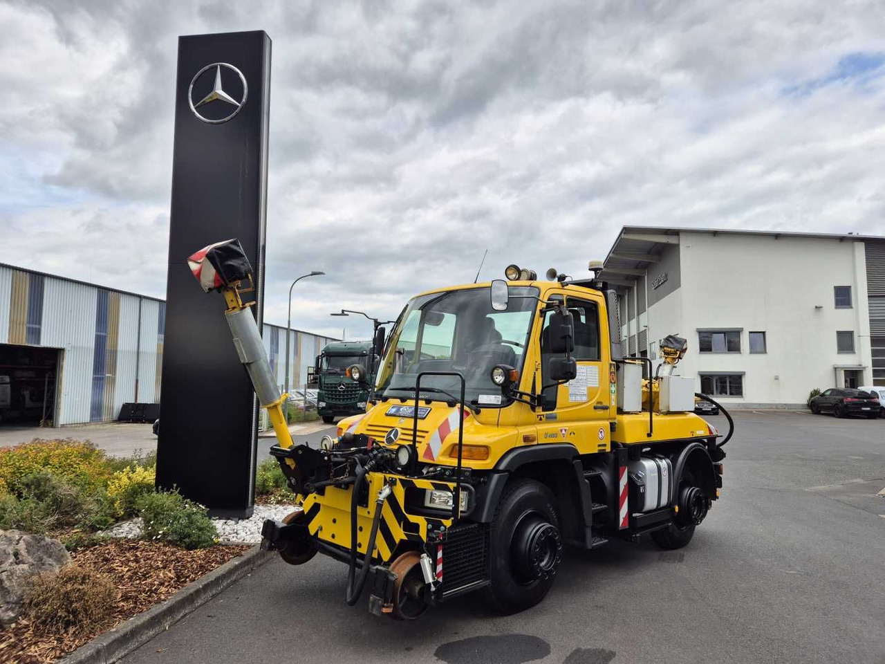 Mercedes-Benz Unimog U400 4x4 Zweiwege ZAGRO 800t/52 Achsen - משאית: תמונה 1 Mercedes-Benz Unimog U400 4x4 Zweiwege ZAGRO 800t/52 Achsen - משאית: תמונה 1